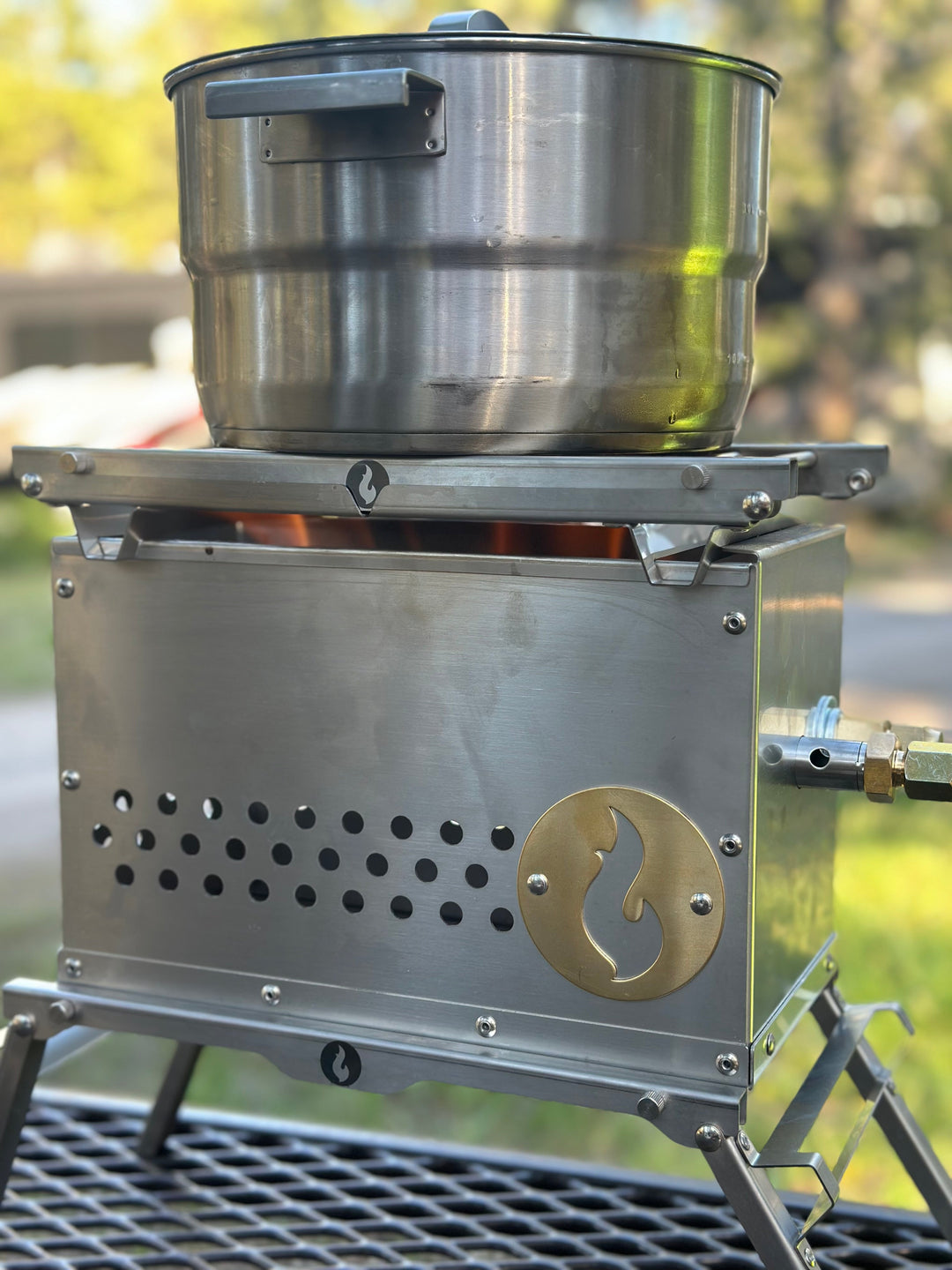 Over Under Grill Thingy: Stand and Grill In One!