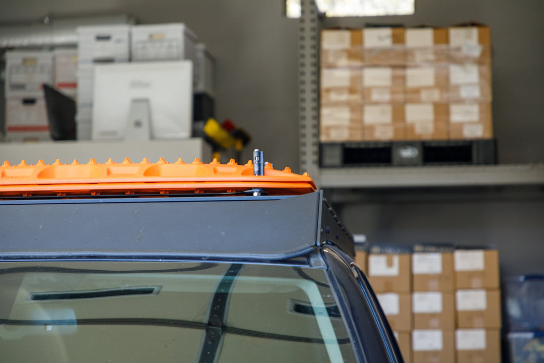 Overland Kitted Universal Mounting Plate for MAXTRAX® MKII and XTREME